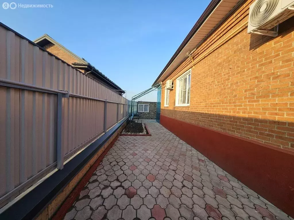 Дом в Абинск, улица Красных Таманцев (100 м) - Фото 1