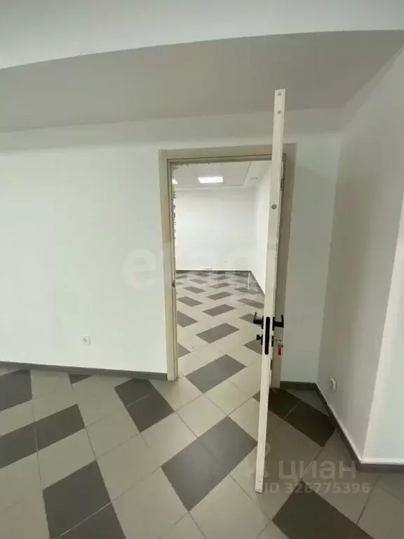 Офис в Тюменская область, Тюмень ул. 50 лет Октября, 6 (54 м) - Фото 1