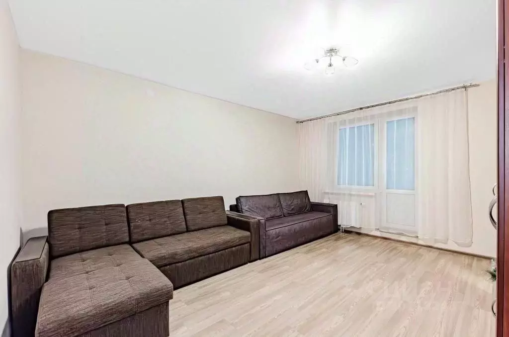 2-к кв. Татарстан, Казань ул. Рауиса Гареева, 102к2 (57.0 м) - Фото 1