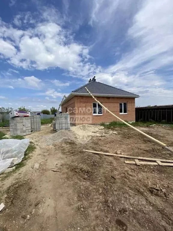 Дом в Калмыкия, Элиста Демьяновская ул. (80 м) - Фото 1