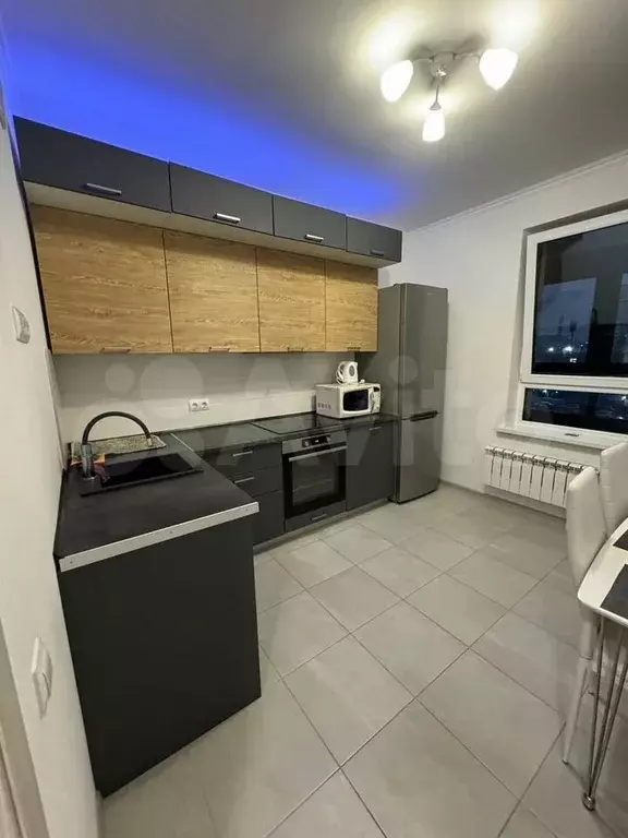 2-к. квартира, 60 м, 3/33 эт. - Фото 0