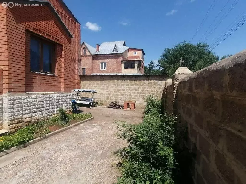 Дом в посёлок Чкалов, Озёрная улица (330 м) - Фото 1