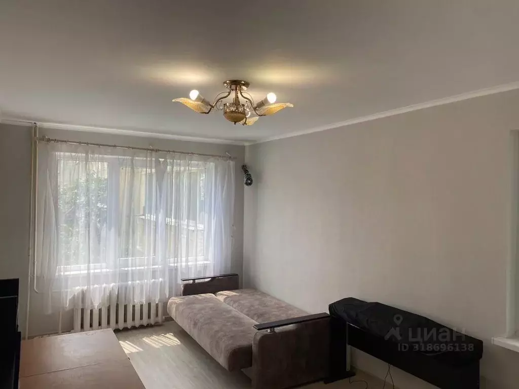 2-к кв. Крым, Алушта ул. 60 лет СССР, 7 (47.5 м) - Фото 0