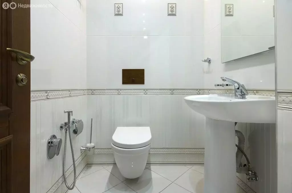 3-комнатная квартира: Кисловодск, улица Толбухина, 16 (120 м) - Фото 0