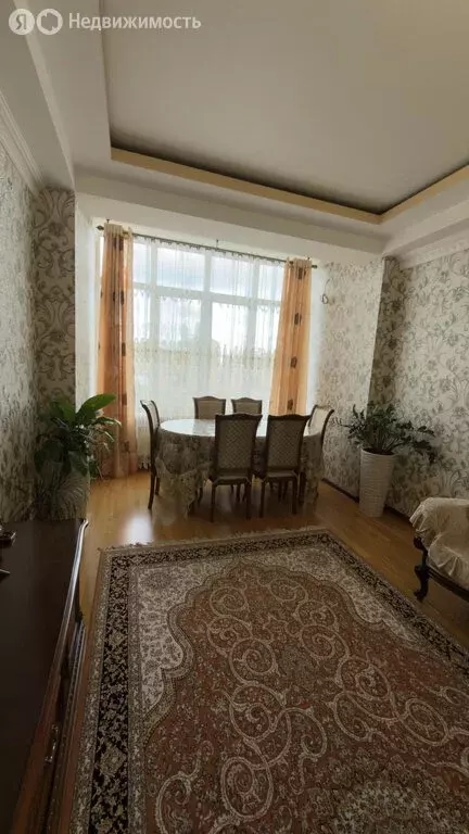 3-комнатная квартира: Махачкала, улица Абдуллы Гаджиева, 14В (92 м) - Фото 1