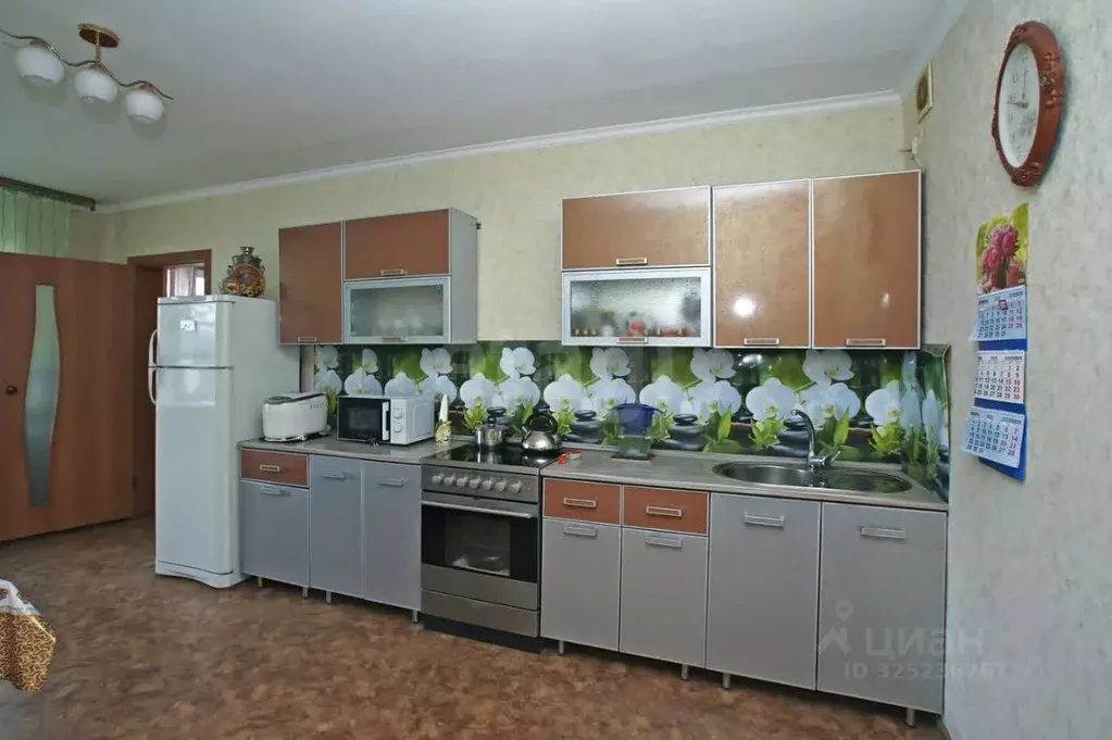 2-к кв. Омская область, Омск ул. 1-я Железнодорожная, 20 (64.9 м) - Фото 0