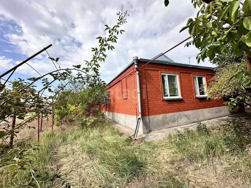 Дом в Краснодарский край, Ейский район, Кухаривское с/пос, с. ... - Фото 1