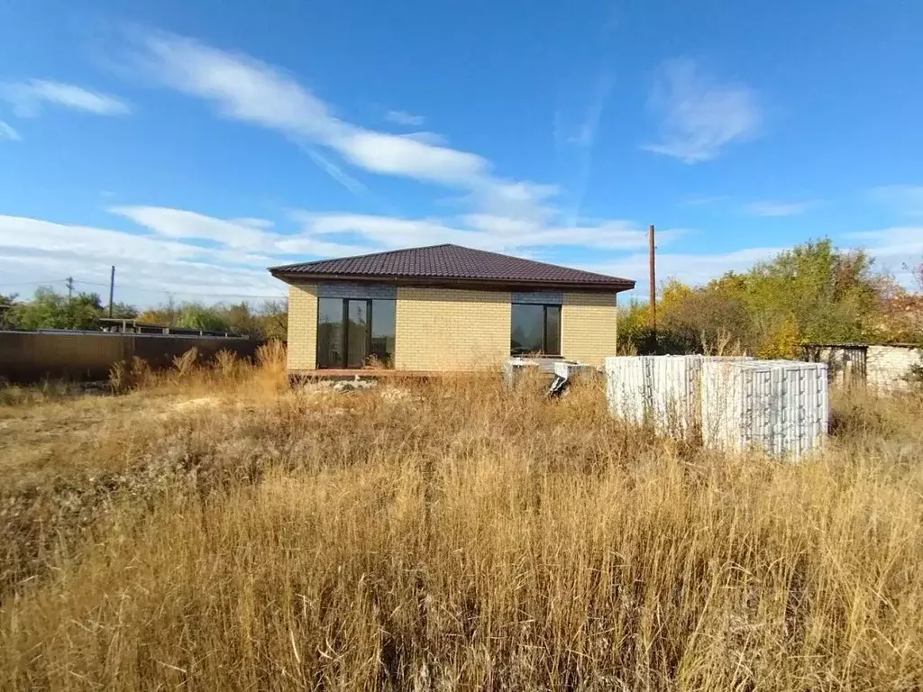 Дом в Волгоградская область, Среднеахтубинский район, Куйбышевское ... - Фото 1