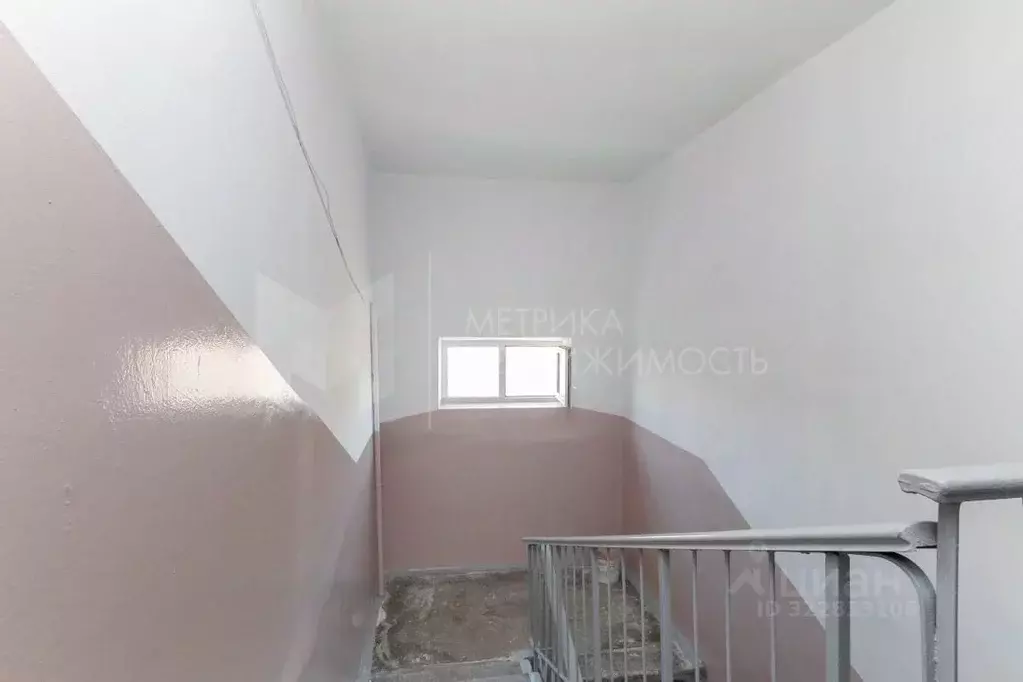 1-к кв. Тюменская область, Тюмень ул. Ветеранов Труда, 3 (31.5 м) - Фото 0