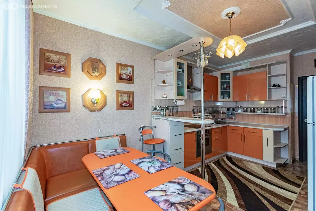 3-комнатная квартира: Екатеринбург, улица Вильгельма де Геннина, 33 ... - Фото 1