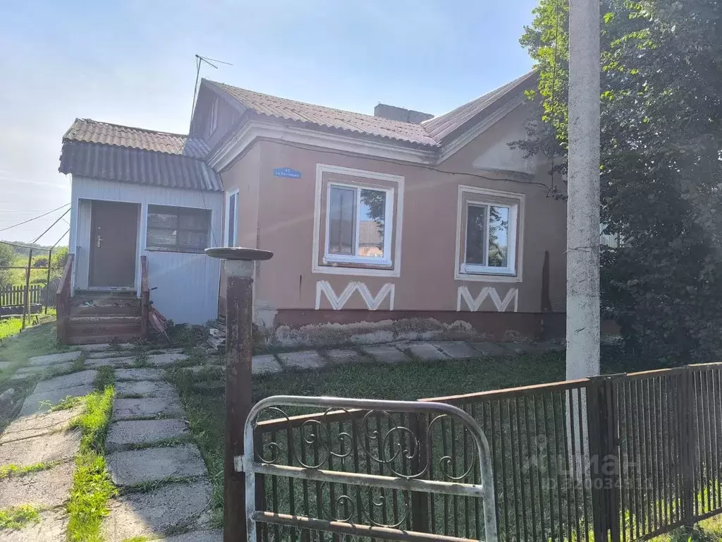 Дом в Саратовская область, Петровский район, Пригородное муниципальное ... - Фото 1