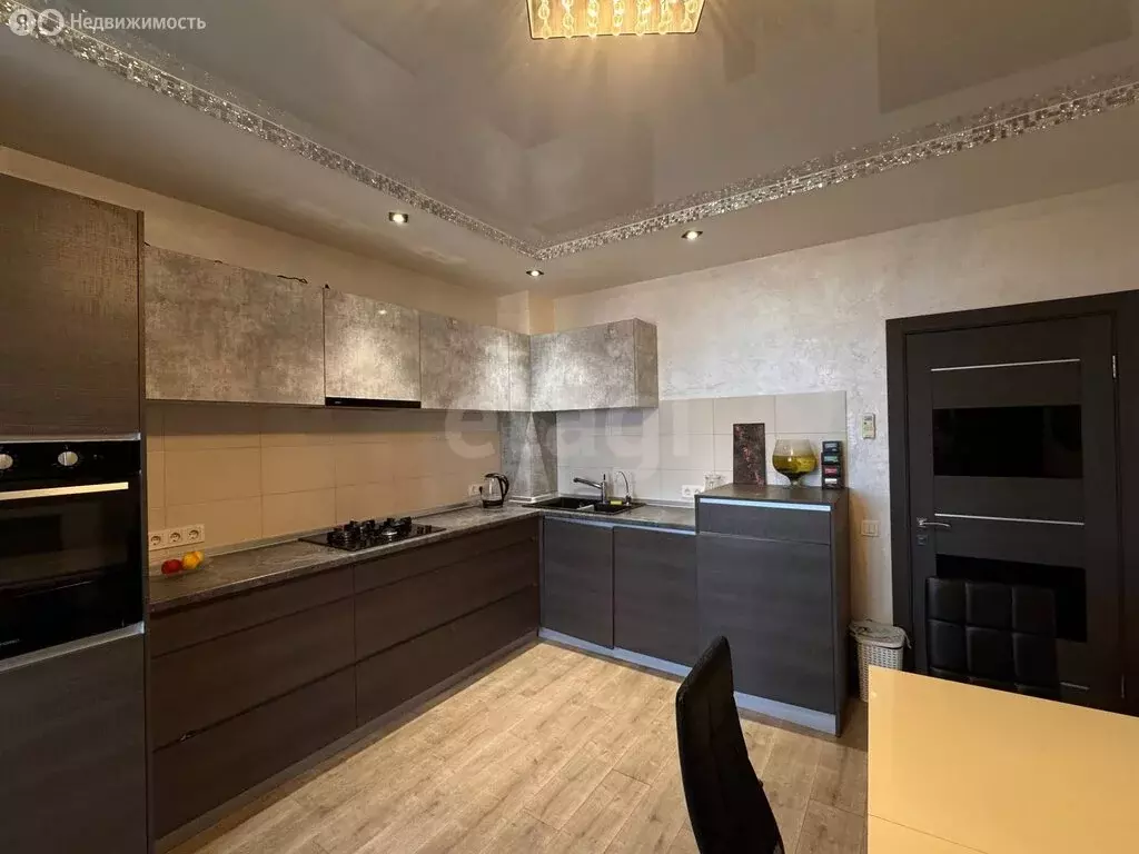 3-комнатная квартира: Симферополь, проспект Победы, 211Е (90 м) - Фото 1