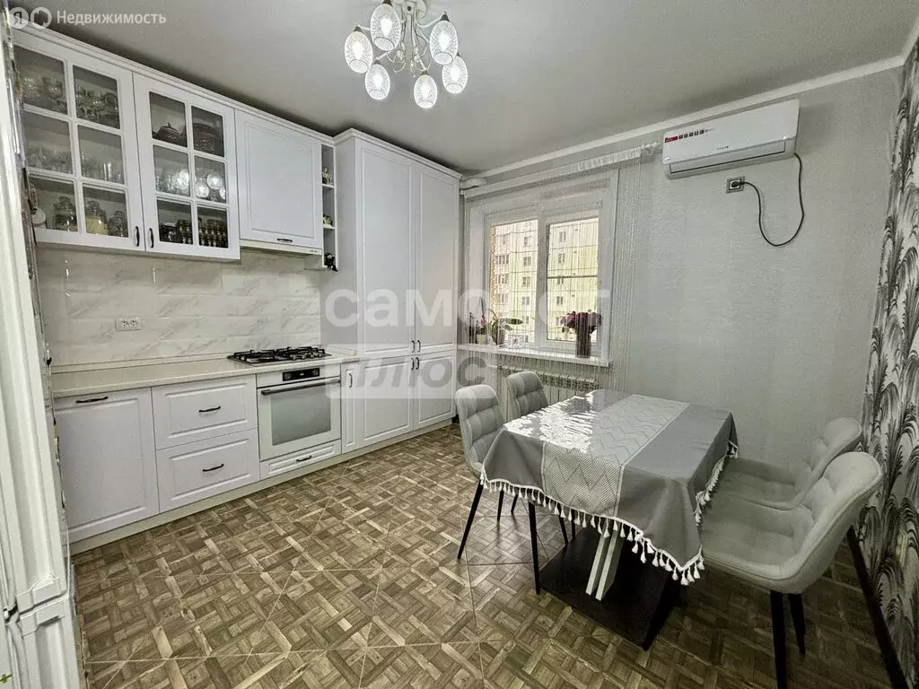 2-комнатная квартира: Астрахань, улица Куликова, 81к4 (57 м) - Фото 1