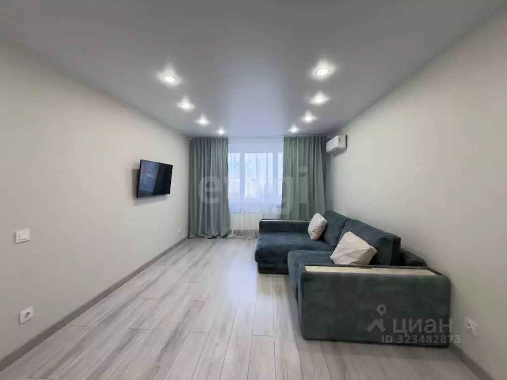 2-к кв. Тюменская область, Тюмень ул. Федюнинского, 56 (57.0 м) - Фото 1