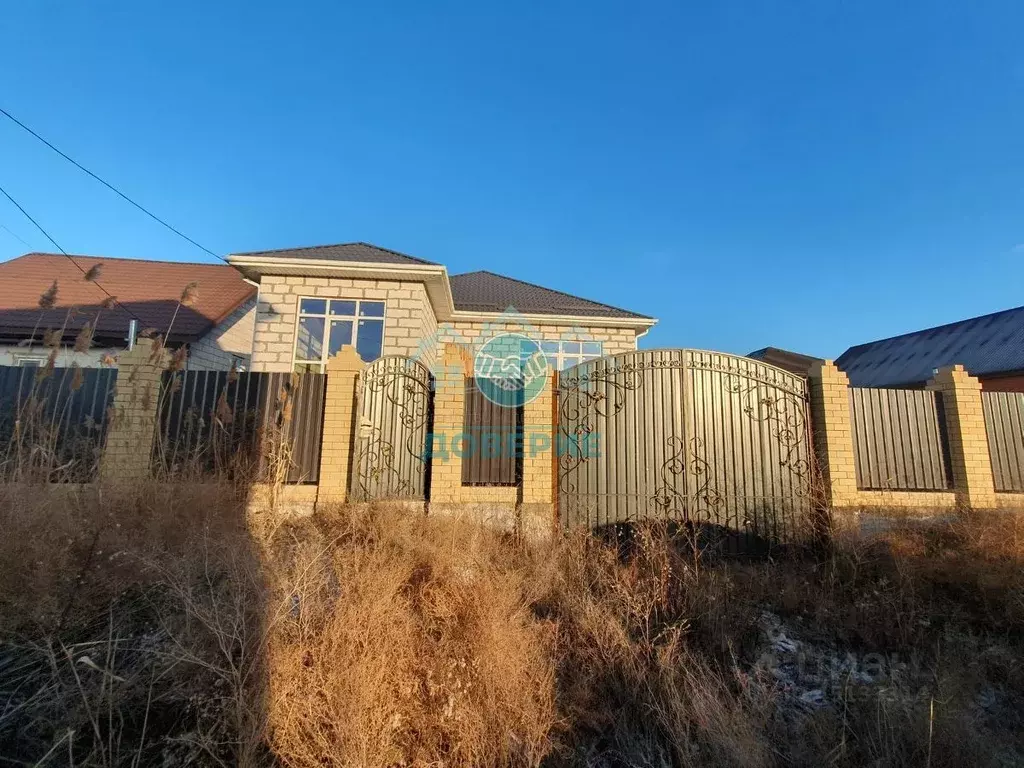 Дом в Астраханская область, Наримановский район, с. Солянка ул. ... - Фото 0