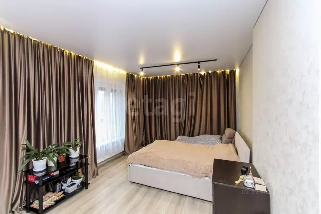 3-к кв. Тюменская область, Тюмень ул. Разведчика Кузнецова, 7 (76.7 м) - Фото 1