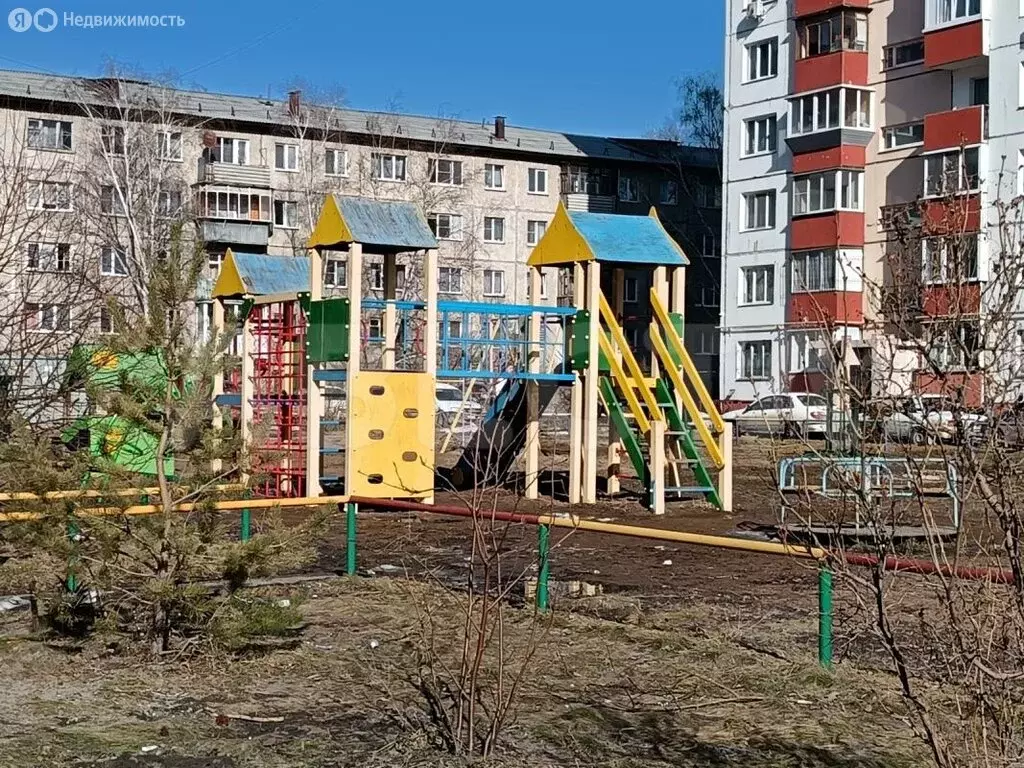 3-комнатная квартира: Омск, улица Малиновского, 8А (49 м) - Фото 2