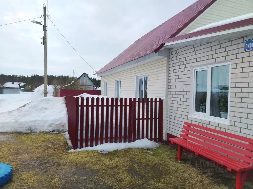 Дом в Брянская область, Жуковский муниципальный округ, пос. Тросна ул. ... - Фото 1