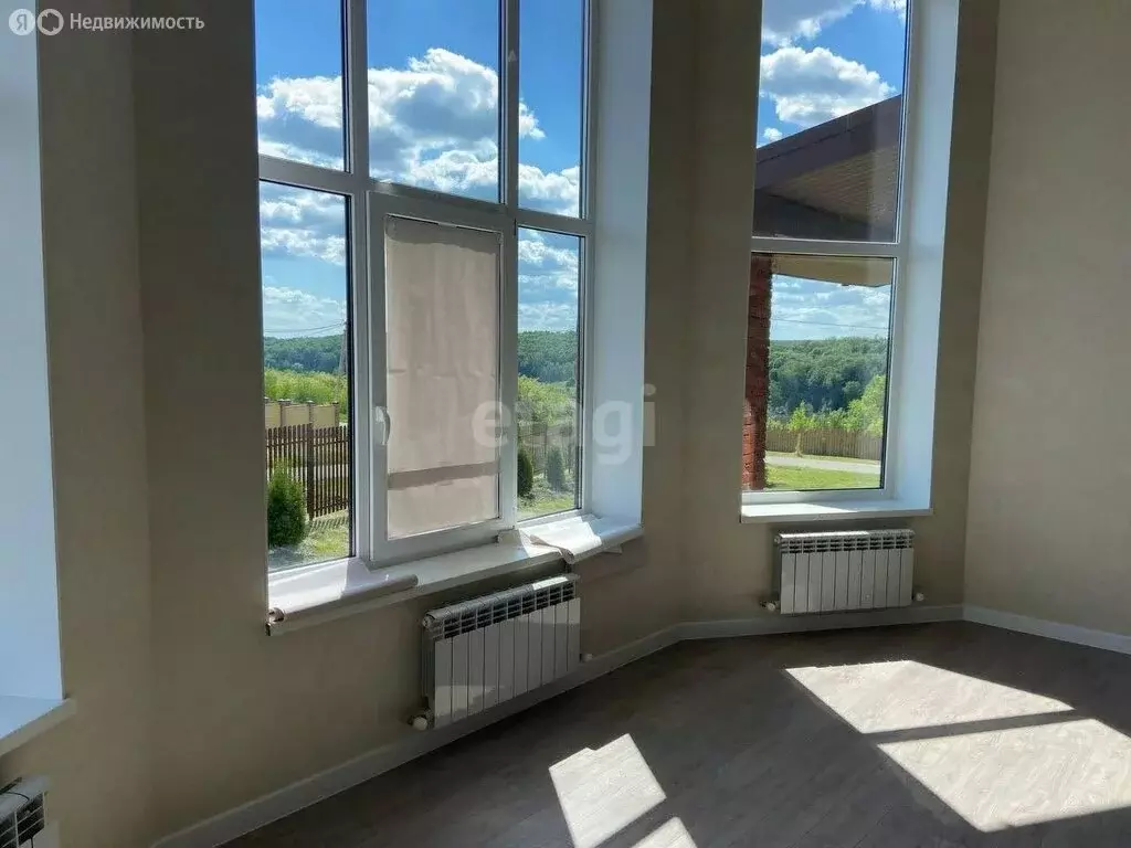 Дом в посёлок Комсомольский, Каштановая улица (275 м) - Фото 1