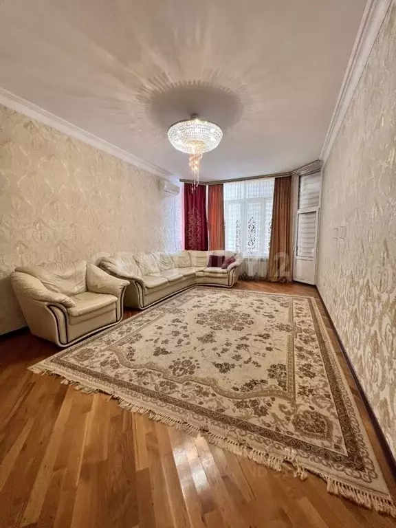 Дом в Дагестан, Махачкала ул. Тахо-Годи, 13 (150 м) - Фото 1
