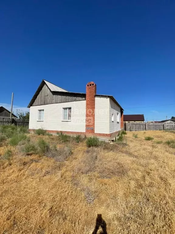 дом в астраханская область, наримановский район, с. волжское ул. . - Фото 1