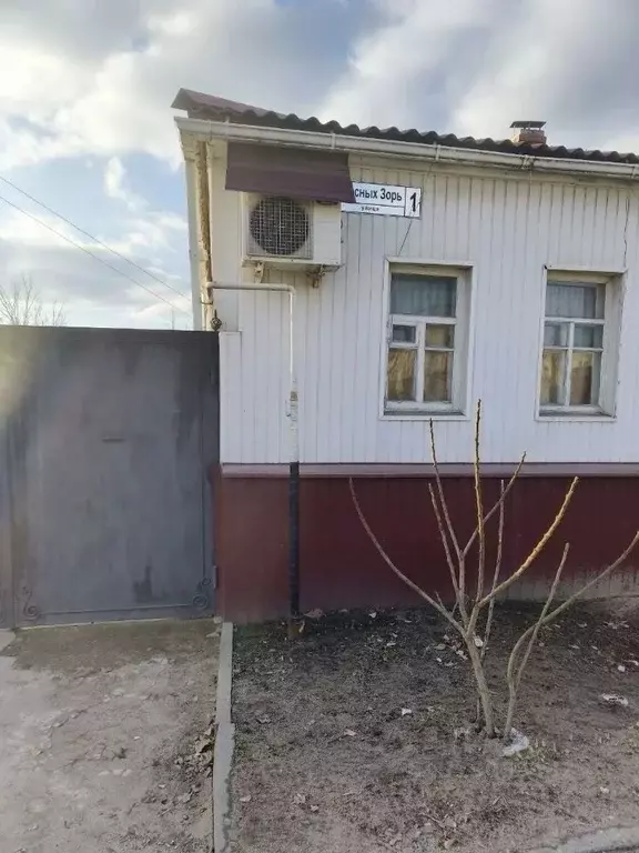 Дом в Воронежская область, Лиски ул. Красных Зорь, 1 (87 м) - Фото 1