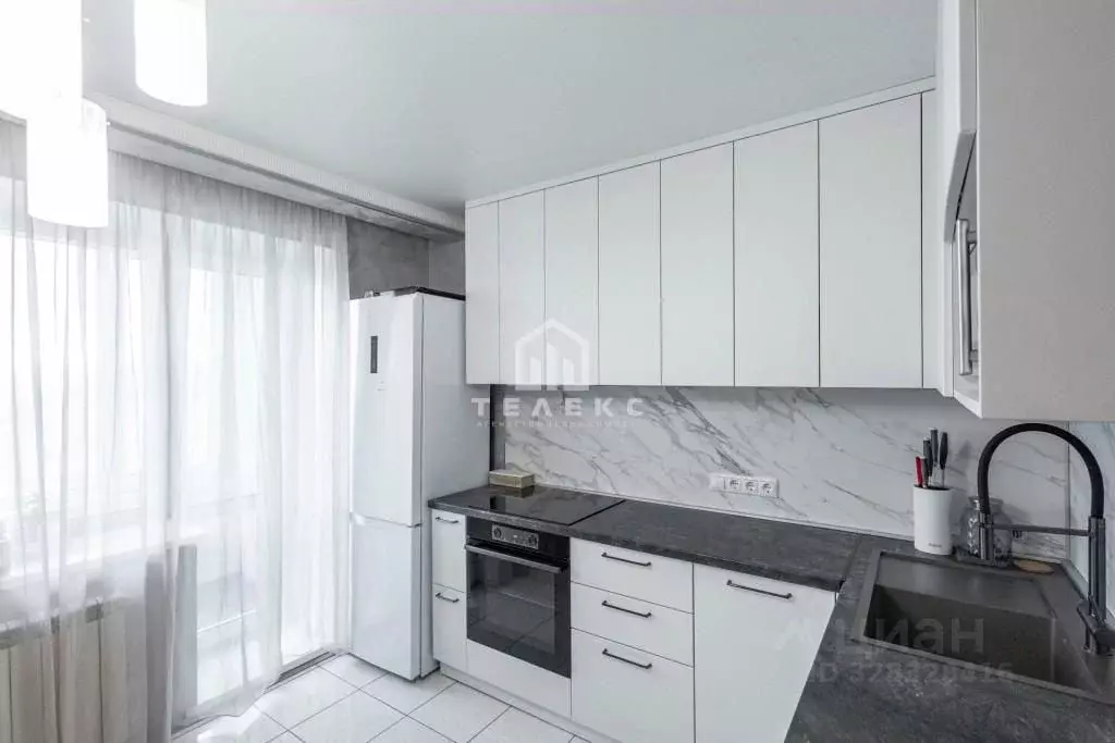 2-к кв. Омская область, Омск ул. Масленникова, 185 (67.4 м) - Фото 1