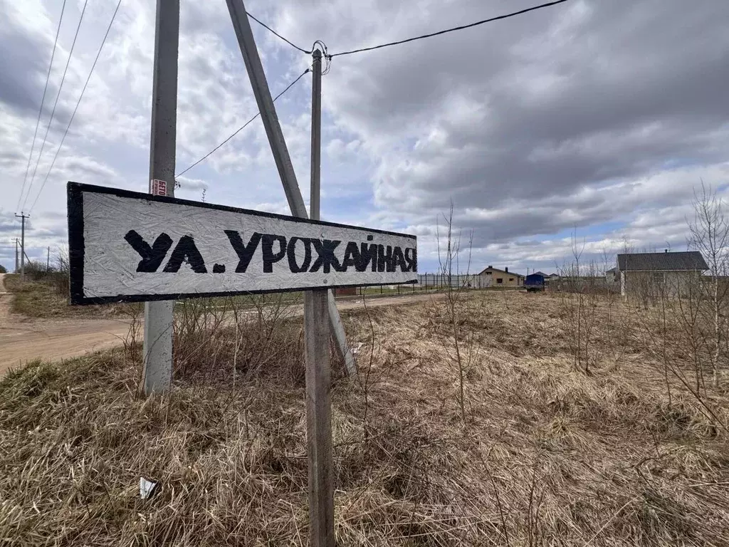Участок в Смоленская область, Смоленский муниципальный округ, д. Лубня ... - Фото 1