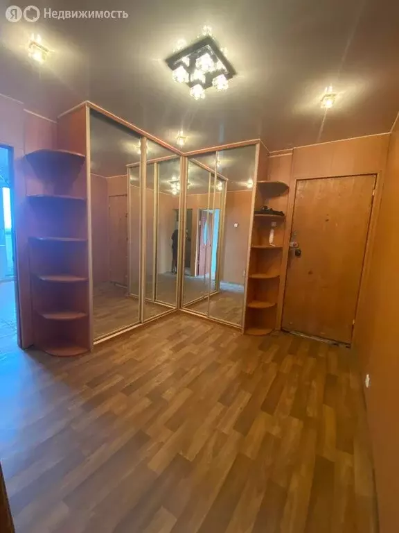 2-комнатная квартира: Уссурийск, улица Вокзальная Дамба, 1 (55.7 м) - Фото 1