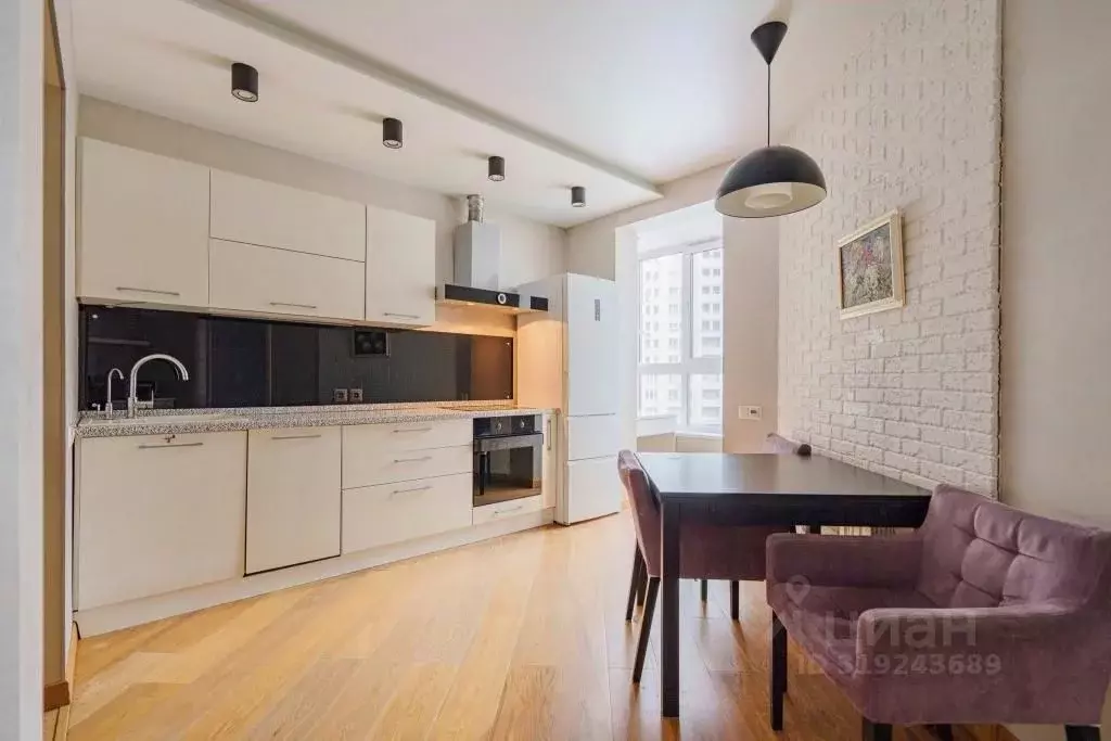 3-к кв. Свердловская область, Екатеринбург ул. Татищева, 49 (90.4 м) - Фото 0