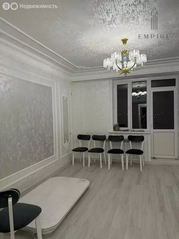 4-комнатная квартира: Урус-Мартан, улица имени Ахмат-Хаджи Кадырова, ... - Фото 1