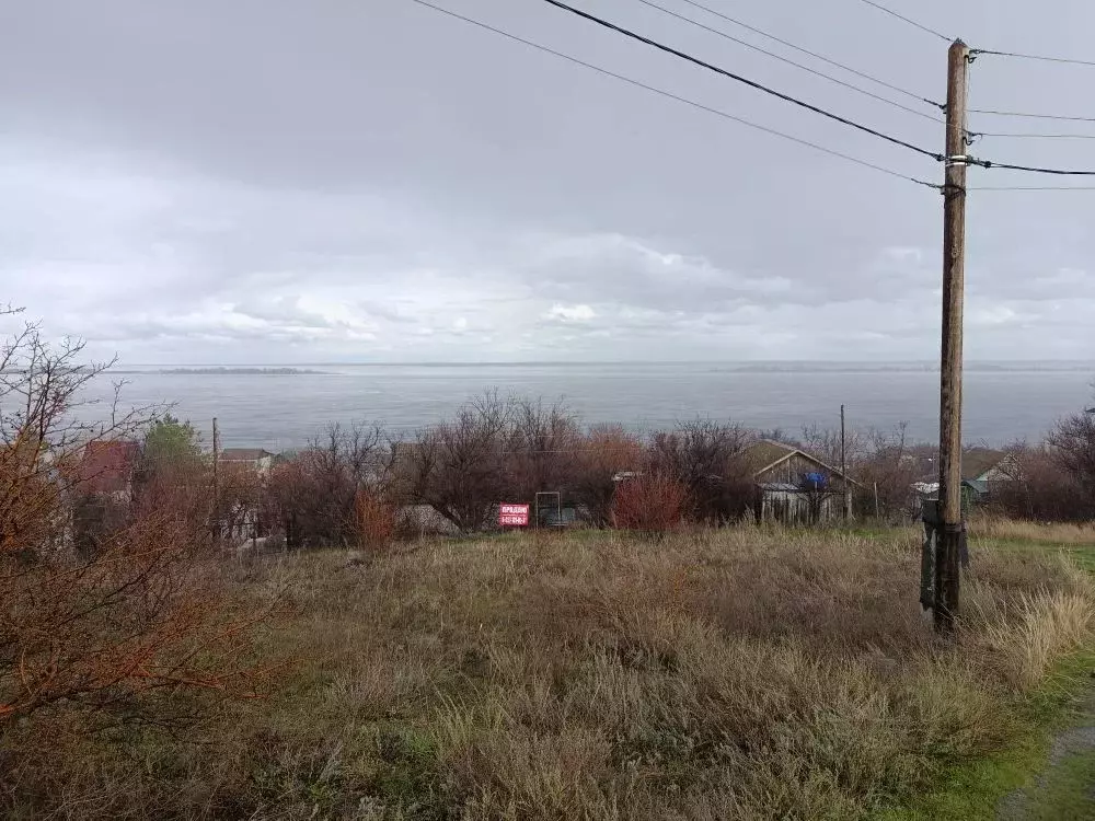 Дом в Саратовская область, Красноармейский район, Луганское ... - Фото 1