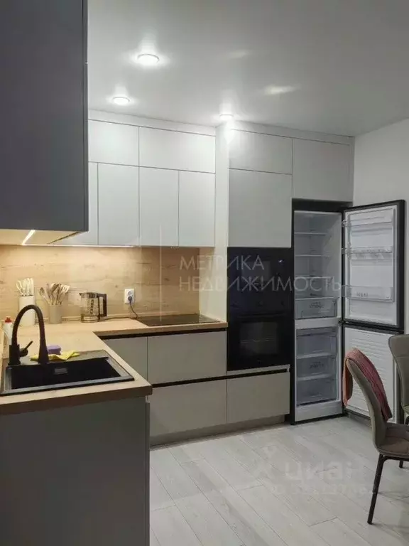 2-к кв. Тюменская область, Тюмень Интернациональная ул., 199к9 (52.0 ... - Фото 1