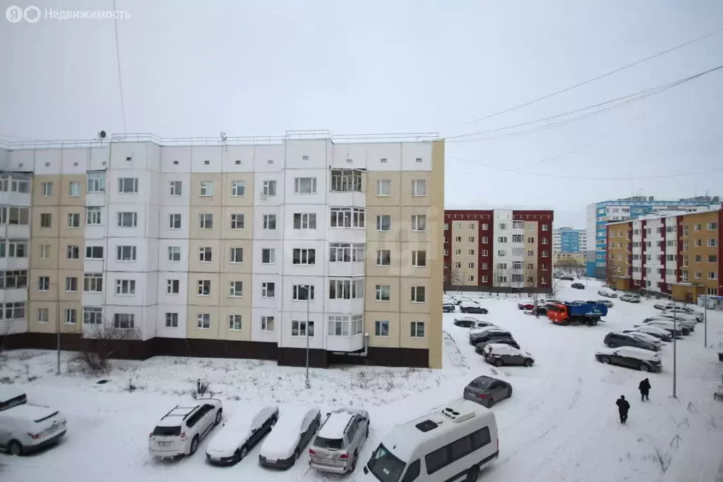 1-комнатная квартира: Новый Уренгой, улица Геологоразведчиков, 16Б ... - Фото 0