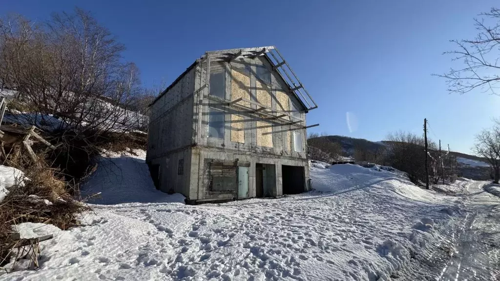 Дом в Камчатский край, Петропавловск-Камчатский ул. Завойко, 17 (293 ... - Фото 1