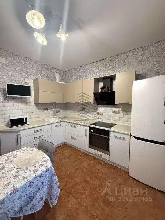 2-к кв. Белгородская область, Старый Оскол Степной мкр, 25 (61.5 м) - Фото 1