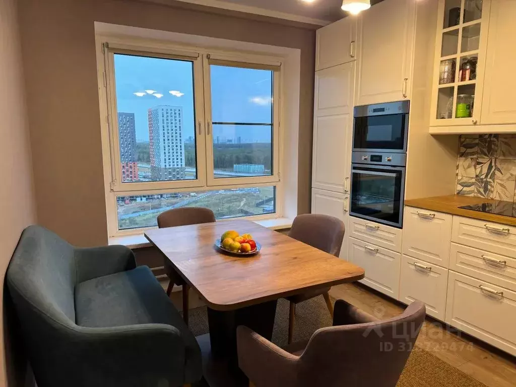 4-к кв. Москва ул. Саларьевская, 9 (92.0 м) - Фото 0