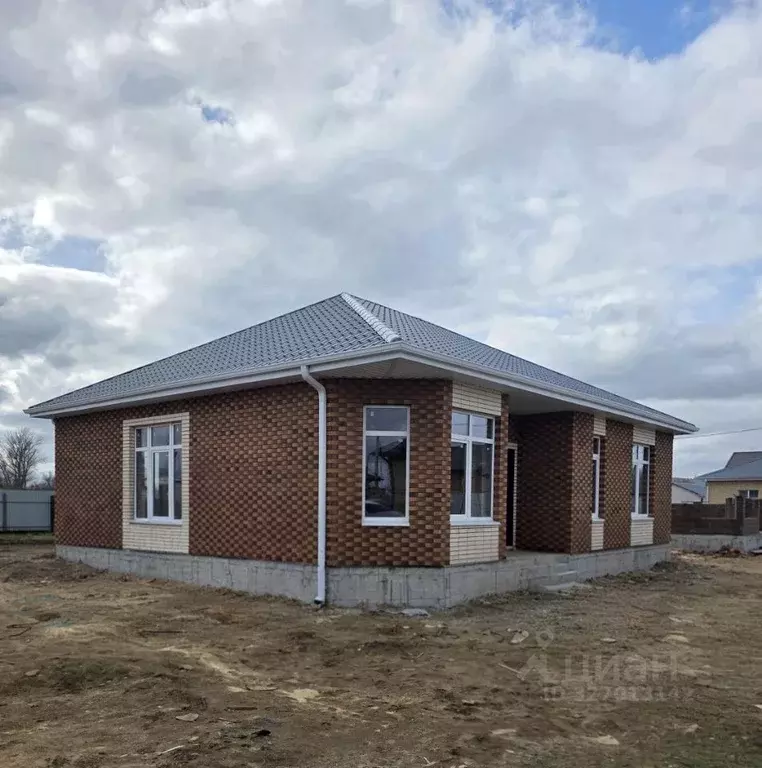 Дом в Астраханская область, Приволжский район, с. Карагали ул. 3-я ... - Фото 1
