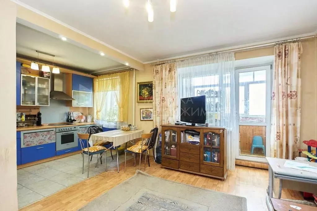 3-к кв. Тюменская область, Тюмень ул. Республики, 10 (78.5 м) - Фото 1