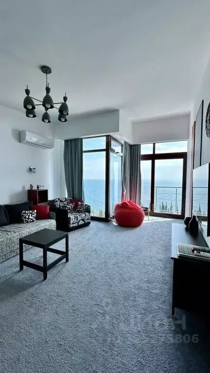 2-к кв. Крым, Алушта аллея Декабристов, 5 (75.0 м) - Фото 1