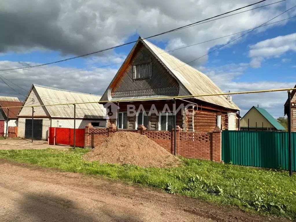 Дом в Башкортостан, Стерлитамакский район, с. Буриказганово ул. ... - Фото 1