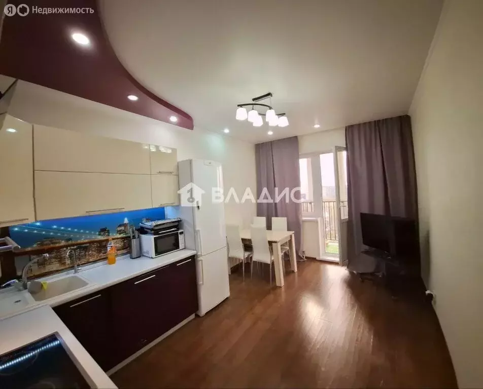 3-комнатная квартира: Тобольск, 9-й микрорайон, 36 (73.8 м) - Фото 1