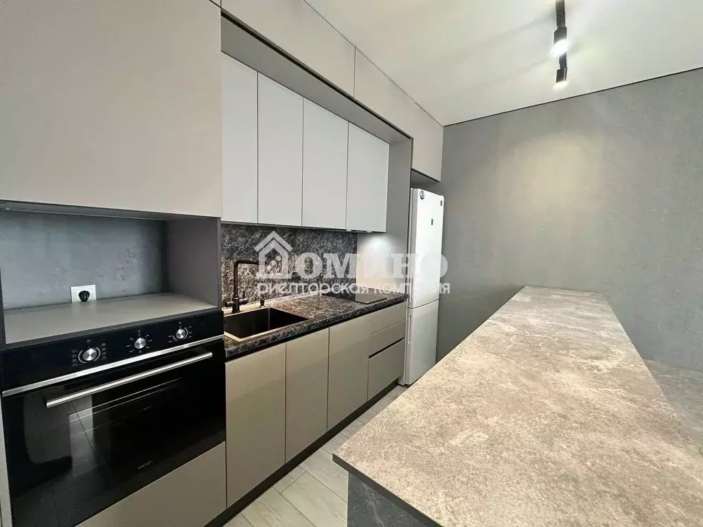 2-к кв. Тюменская область, Тюмень ул. Фармана Салманова, 3 (52.5 м) - Фото 1