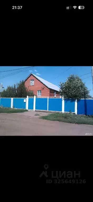 Дом в Башкортостан, Чекмагушевский сельсовет, с. Чекмагуш ул. ... - Фото 1