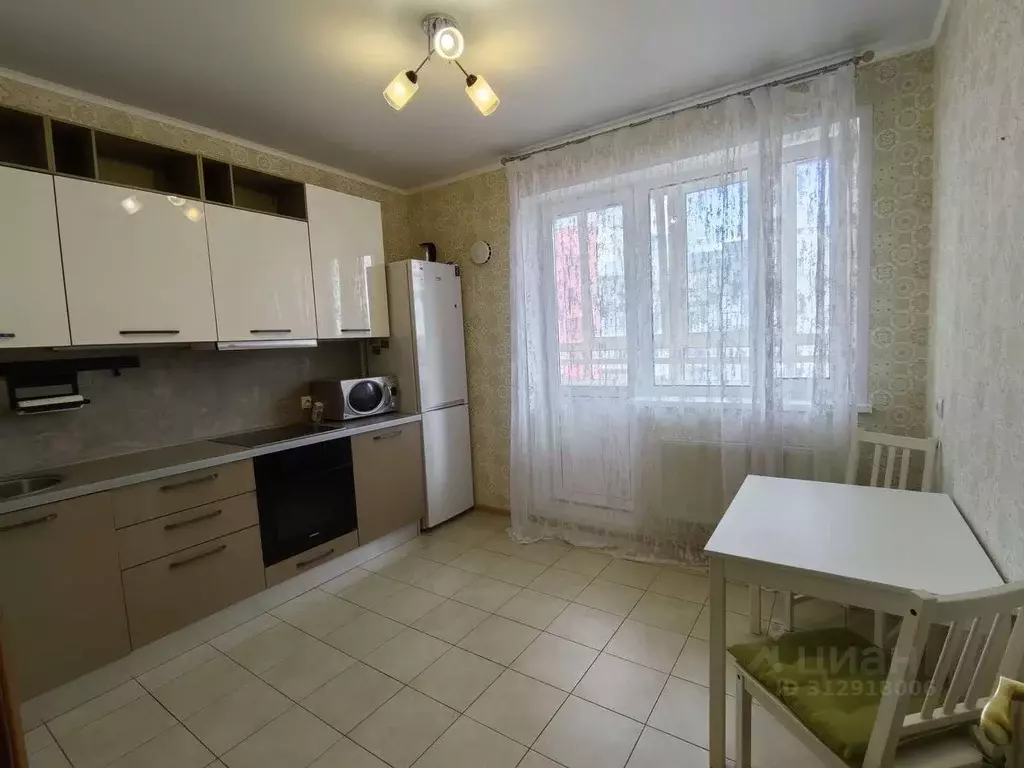 2-к кв. Белгородская область, Старый Оскол Степной мкр, 31 (65.0 м) - Фото 0