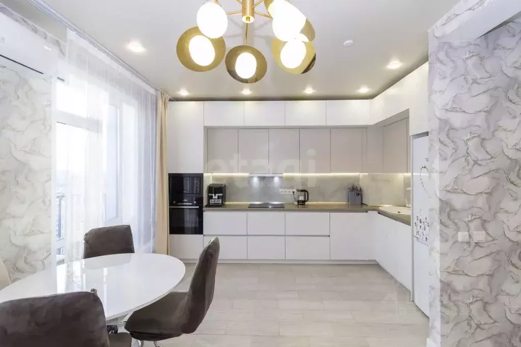 2-к кв. Тюменская область, Тюмень ул. Александра Протозанова, 8к1 ... - Фото 1