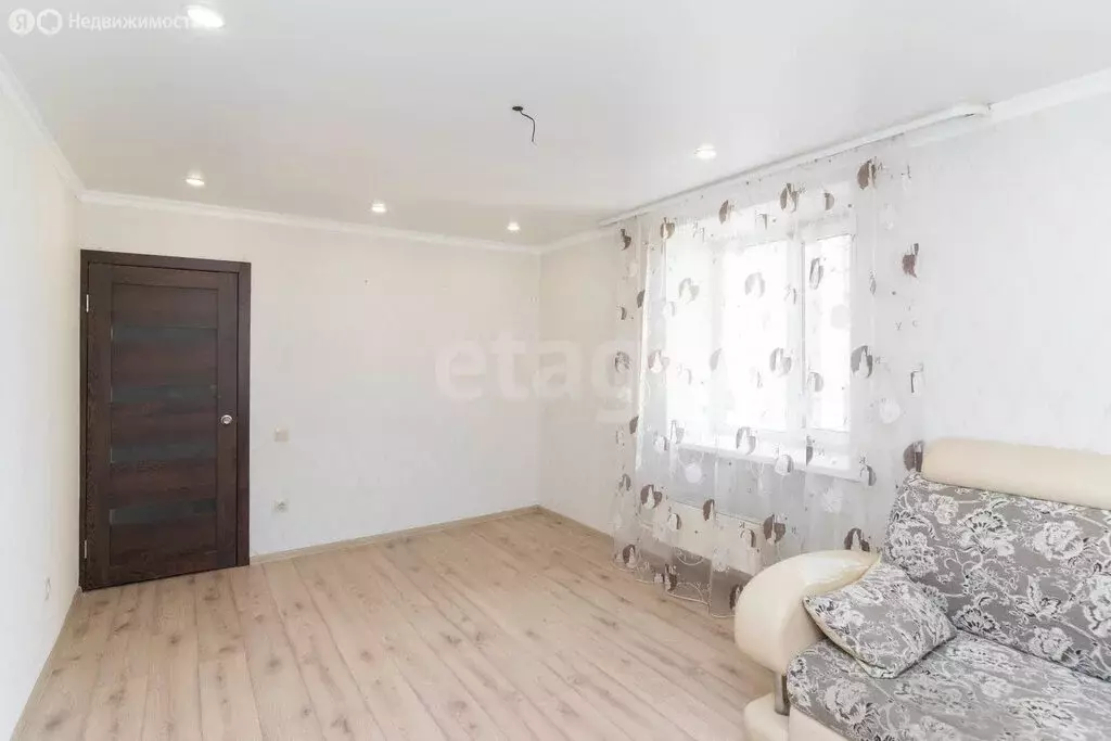 3-комнатная квартира: Тюмень, улица Мельникайте, 133 (69 м) - Фото 1