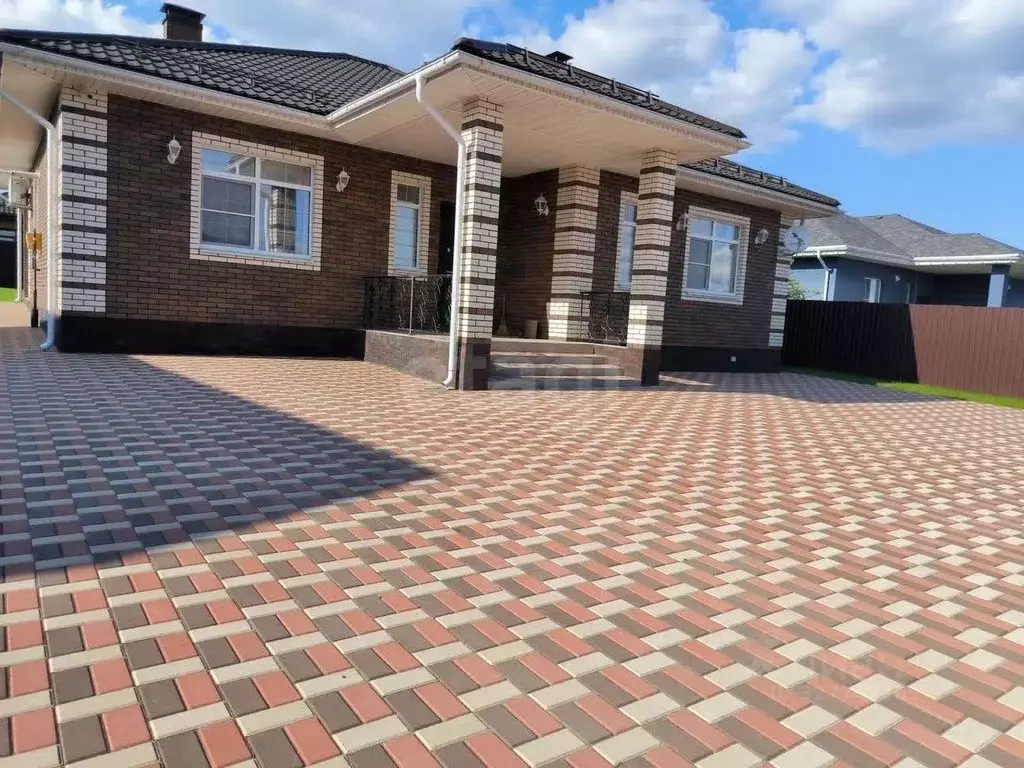 Дом в Калужская область, Калуга ул. Космонавта Леонова, 8 (160 м) - Фото 1