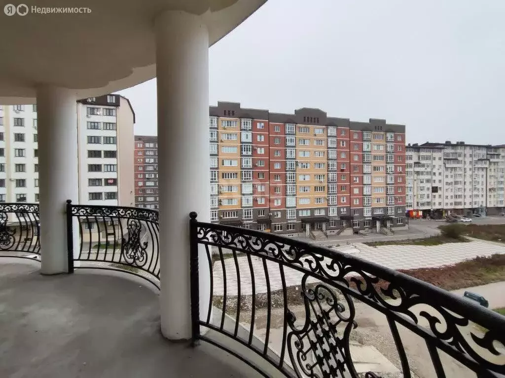 3-комнатная квартира: Нальчик, улица Героя России Т.М. Тамазова, 2А ... - Фото 1