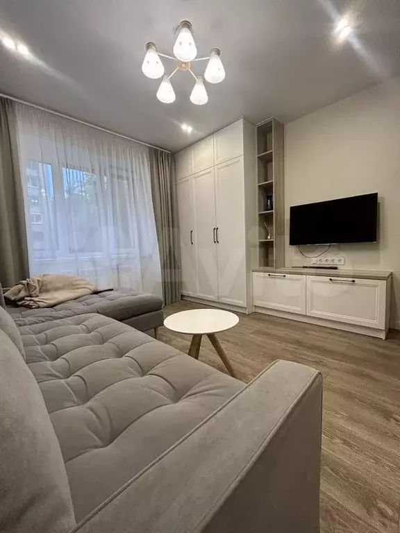 1-к. квартира, 42,1 м, 2/10 эт. - Фото 1